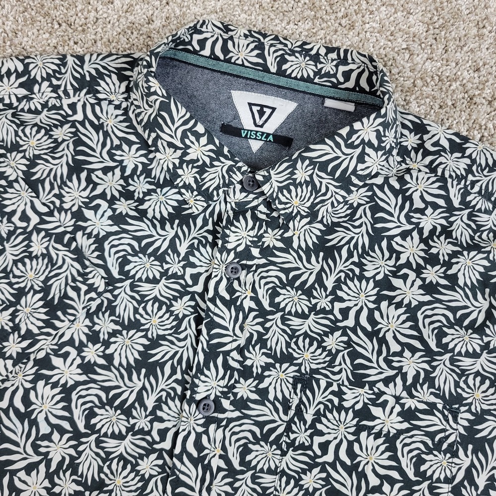 Vissla Mens Large Black White AOP Floral Button Up Short Sleeve